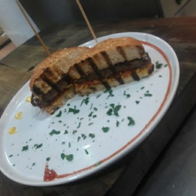 برگر ذغالی اقبال در قائمشهر