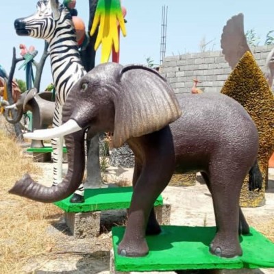 مجسمه سازی قو در سرخ رود