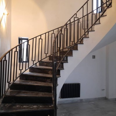 طراحی و ساخت پله گرد فلزی و دوبلکسی فلزی در مازندران - صنایع فلزی نتاج