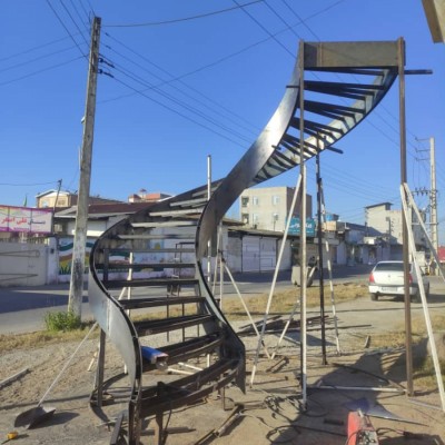 طراحی و ساخت پله گرد فلزی و دوبلکسی فلزی در مازندران - صنایع فلزی نتاج