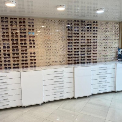 عینک فروشی پلیس در محمود آباد