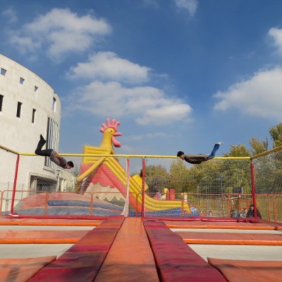 اسباب بازی ترامپولین طلایی در اصفهان