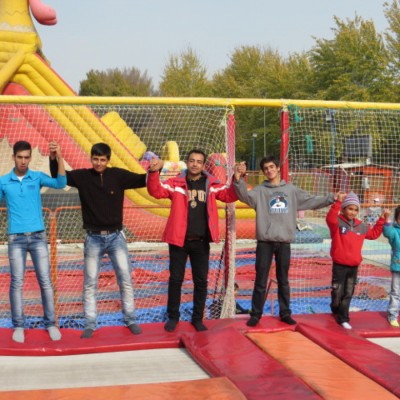 اسباب بازی ترامپولین طلایی در اصفهان