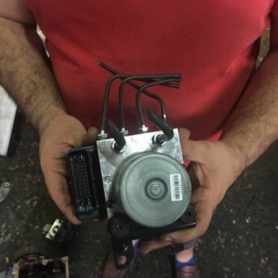 تعمیرگاه مجاز ترمز ثابتی در مشهد