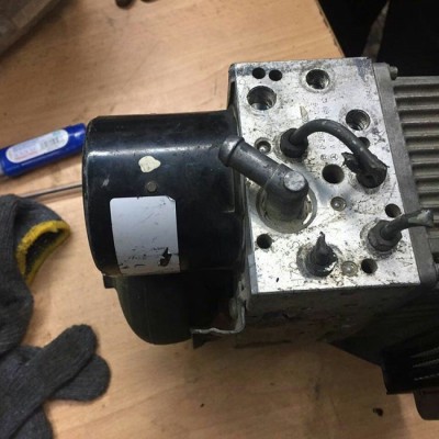 تعمیرگاه مجاز ترمز ثابتی در مشهد